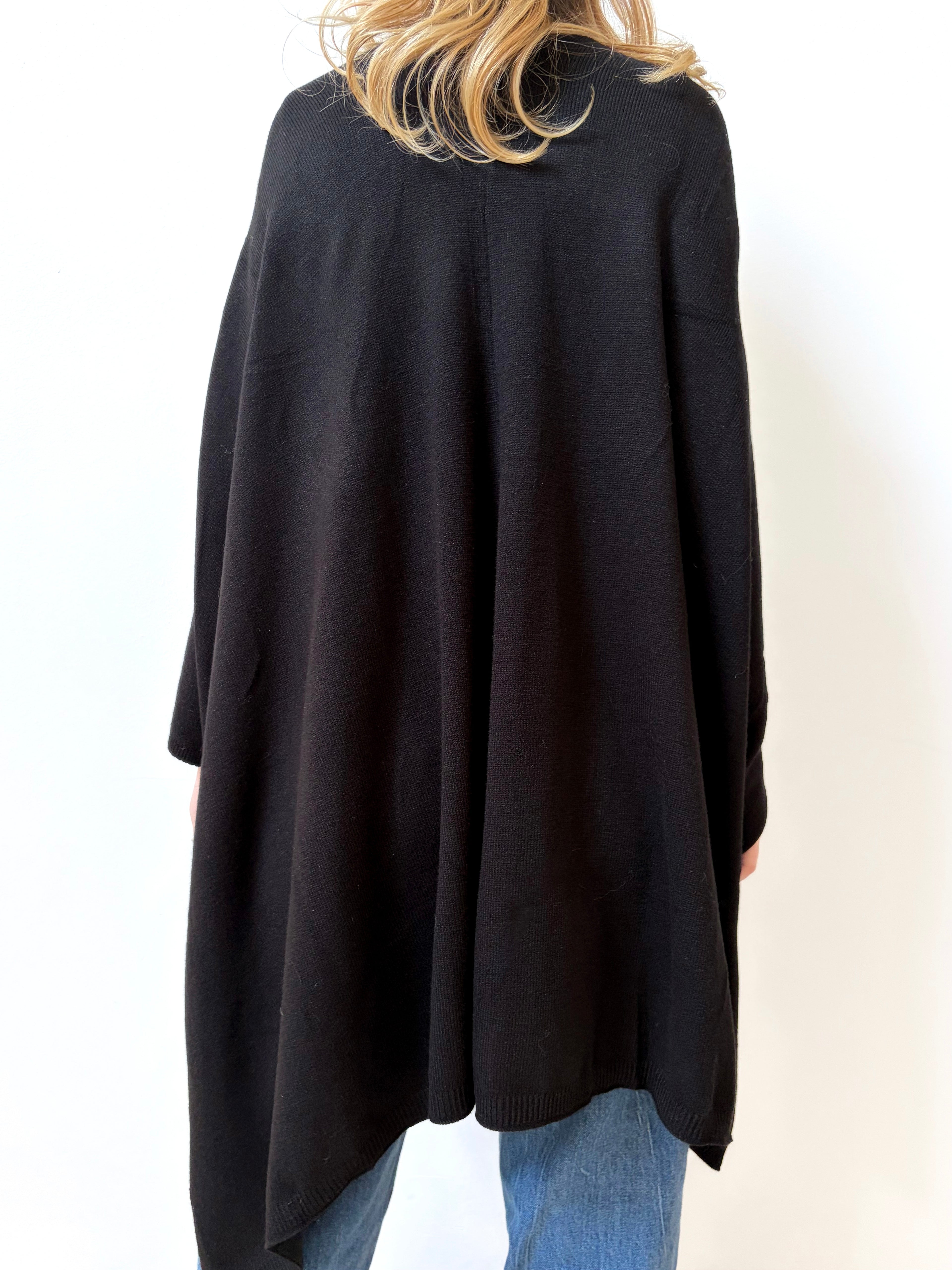 Poncho Cruzado Negro