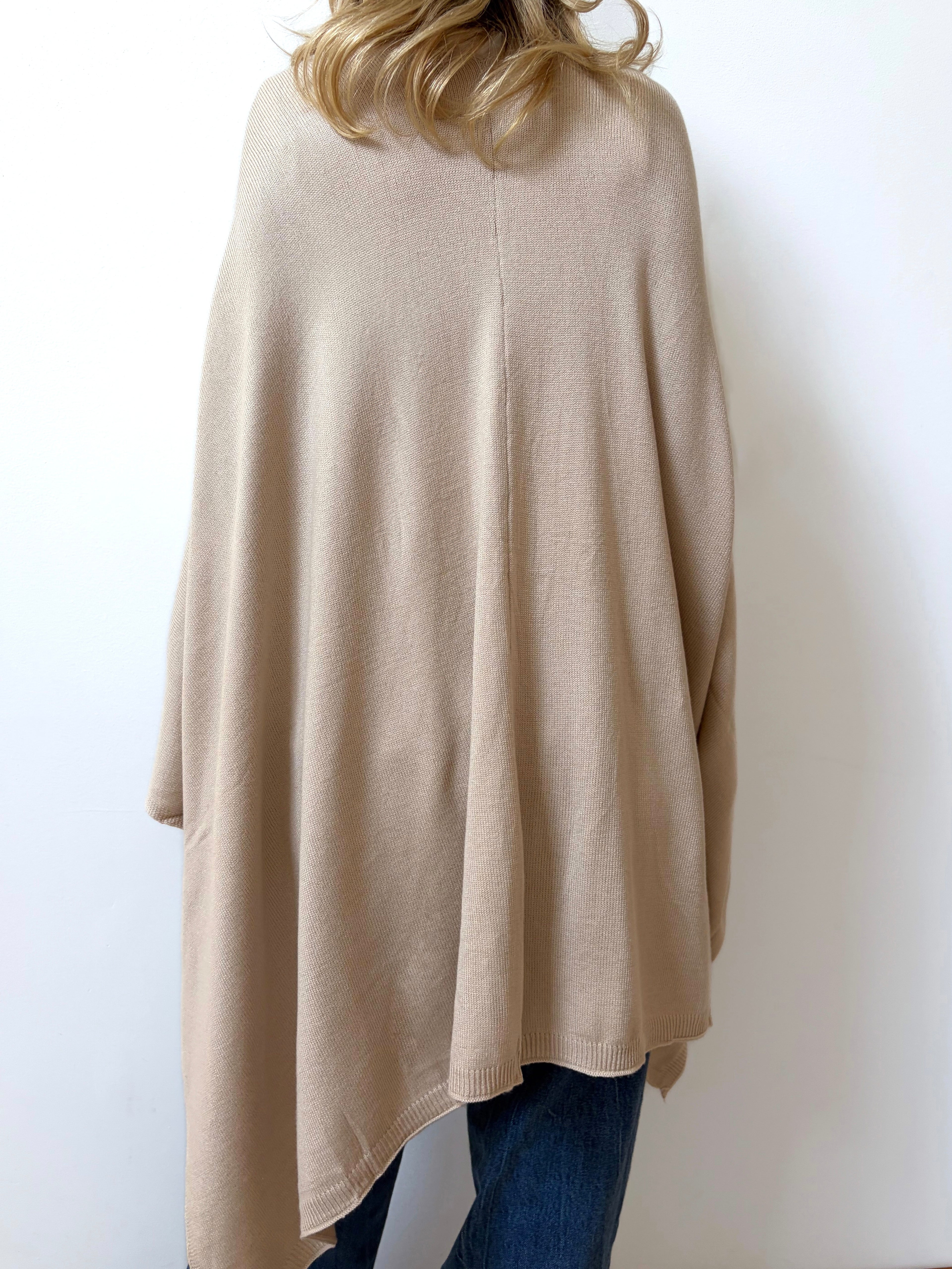 Poncho Cruzado Beige